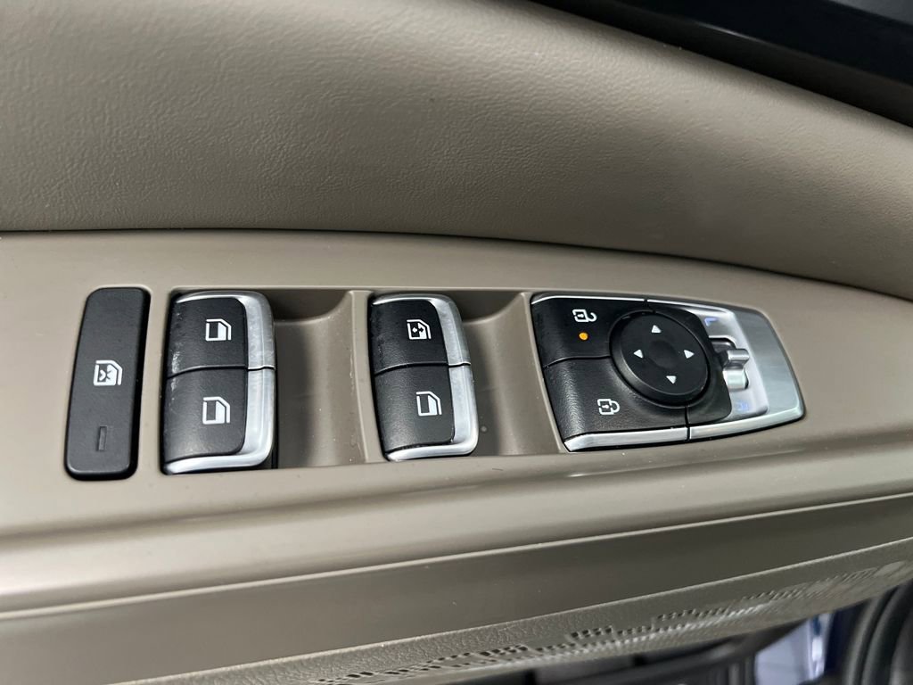 Used 2025 Kia Carnival image 12