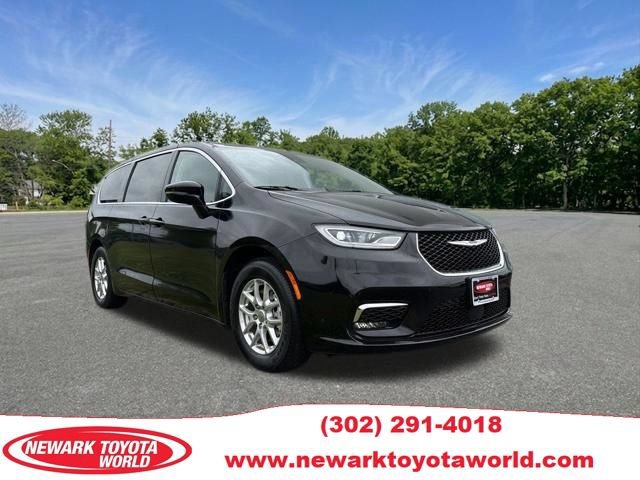 Used 2024 Chrysler Pacifica Touring-L