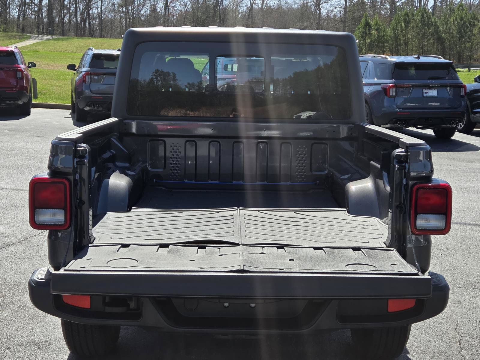 Used 2025 Jeep Gladiator Sport AWD/4WD image 7