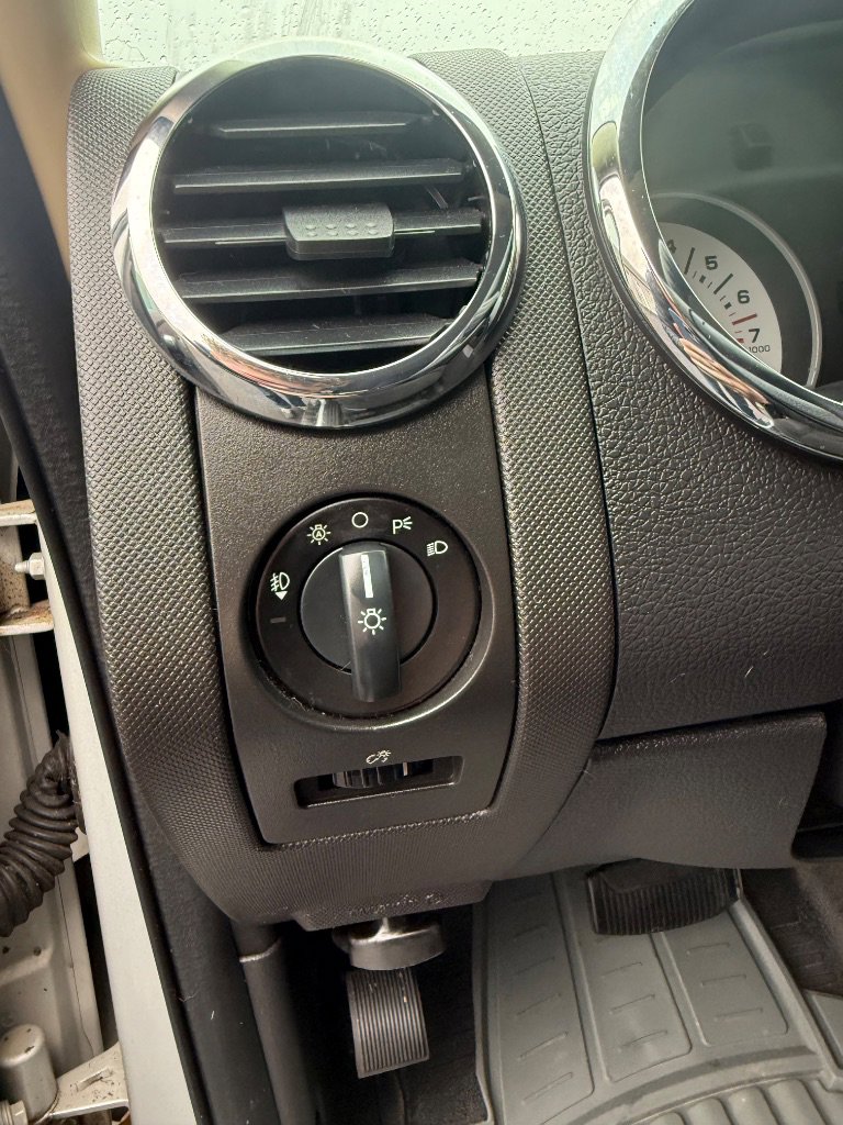 Used 2010 Ford Explorer Sport Trac XLT image 9