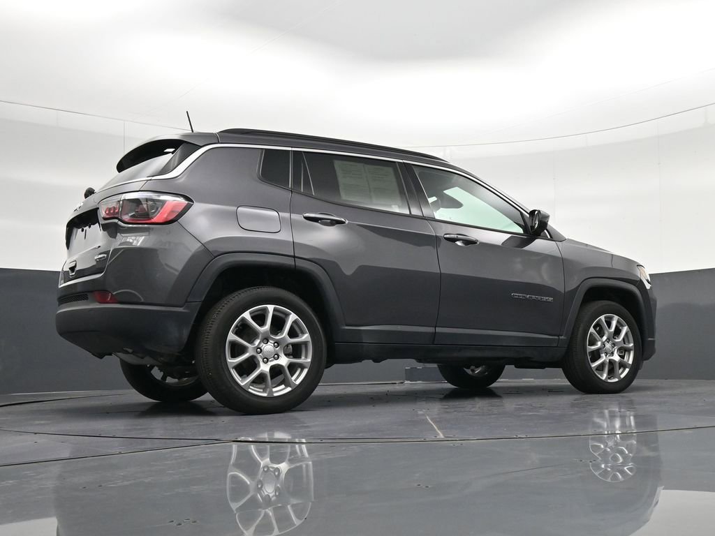 Used 2024 Jeep Compass Latitude AWD/4WD image 24