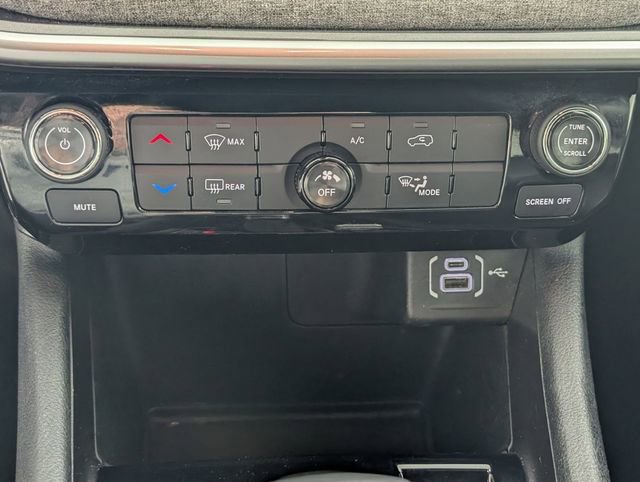 Used 2024 Jeep Compass Latitude image 20