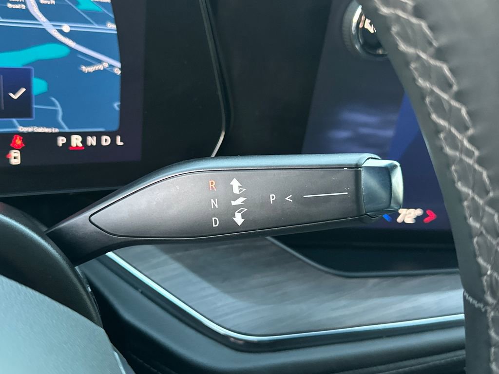 Used 2025 Chevrolet Suburban Z71 image 32