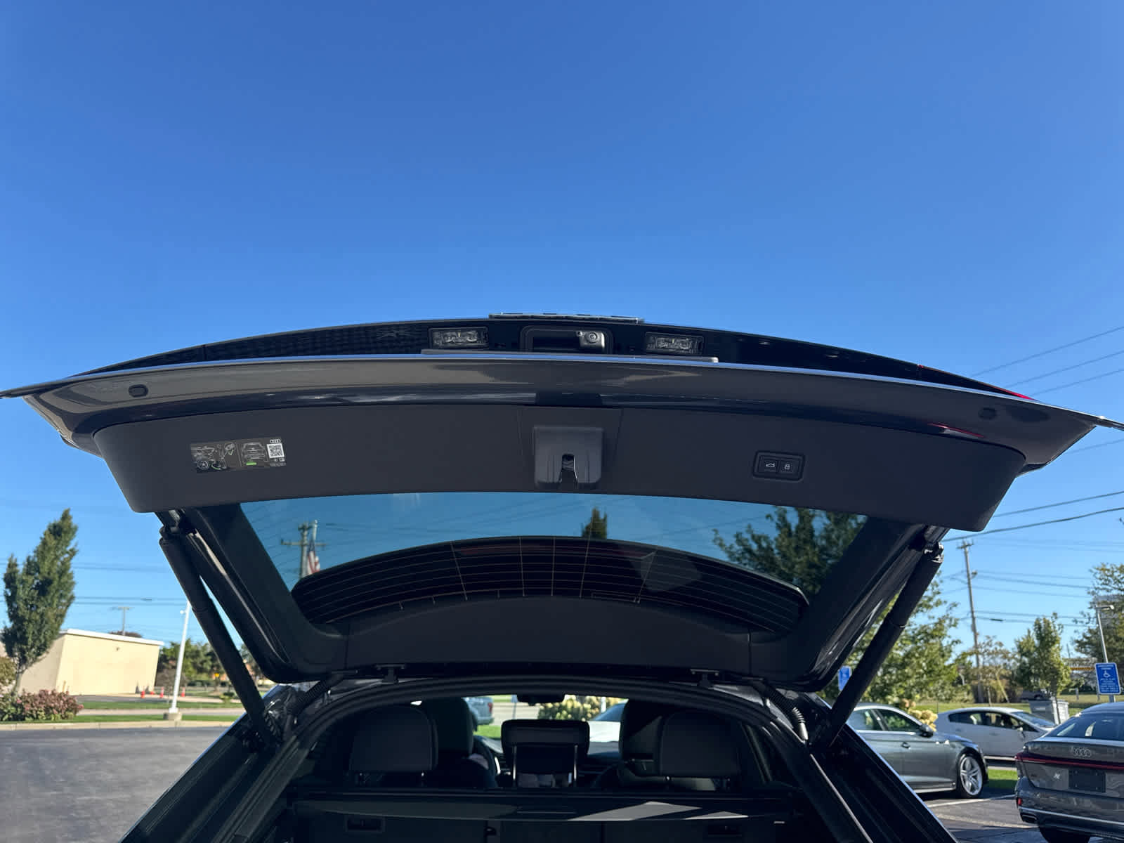 New 2025 Audi Q8 Premium Plus image 32