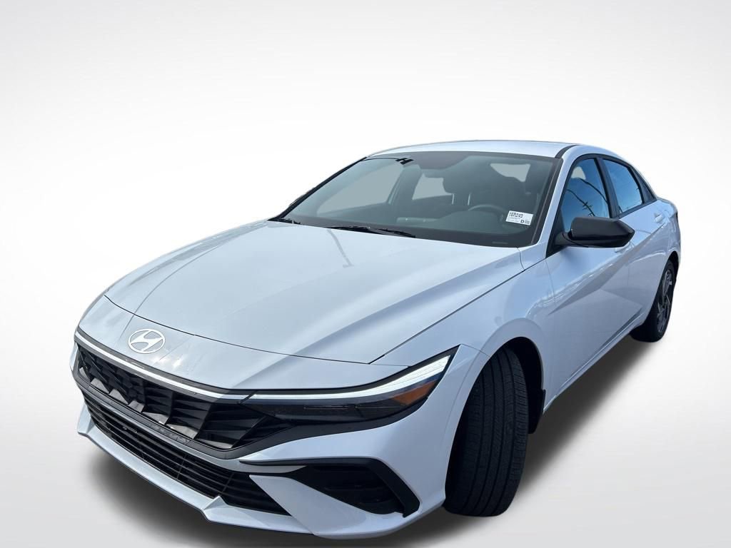 Used 2025 Hyundai Elantra SEL image 1