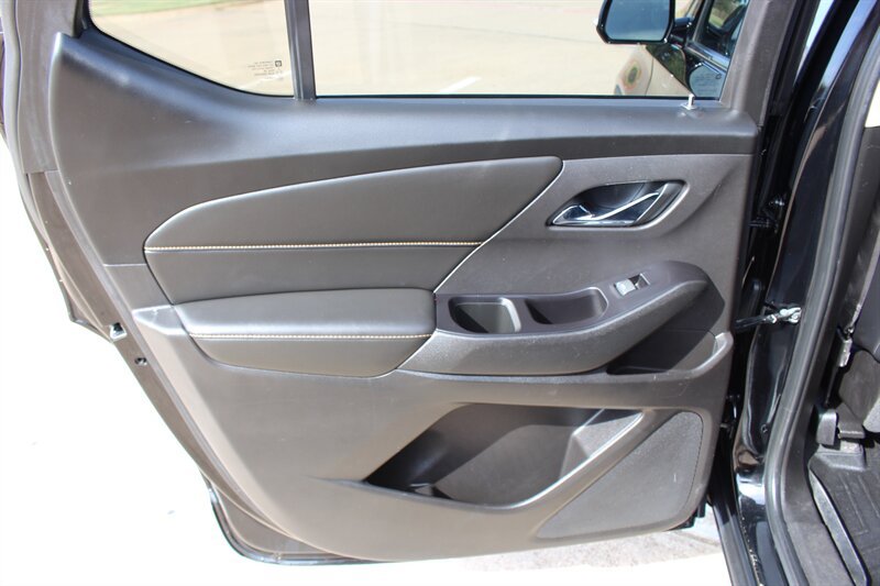 Used 2018 Chevrolet Traverse LT FWD image 23