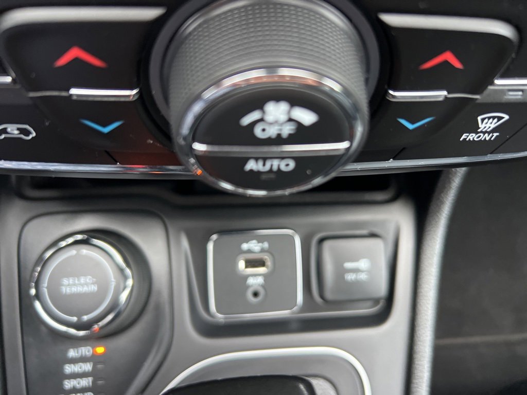 Used 2022 Jeep Cherokee Latitude Lux image 20