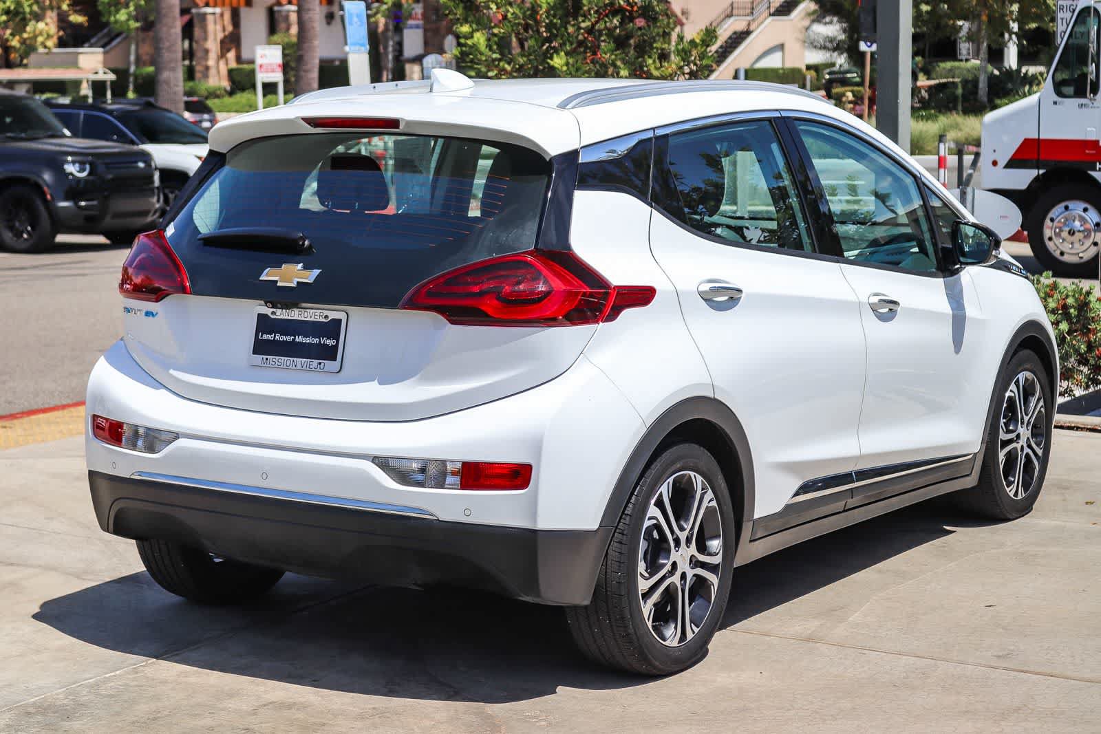 Used 2020 Chevrolet Bolt Premier w/ Infotainment Package FWD image 6