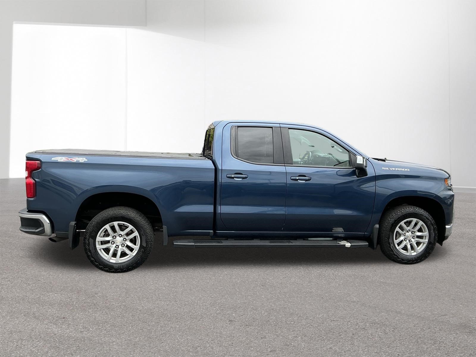 Used 2019 Chevrolet Silverado 1500 LT w/ All-Star Edition AWD/4WD image 2