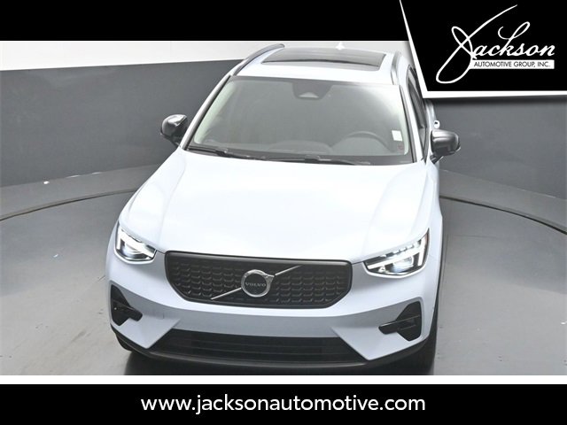 Used 2025 Volvo XC40 B5 Plus w/ Protection Package Premier image 44