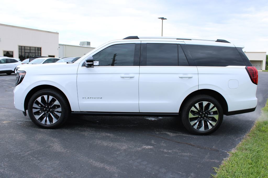 Used 2025 Ford Expedition Platinum w/ Driver's Package AWD/4WD image 4