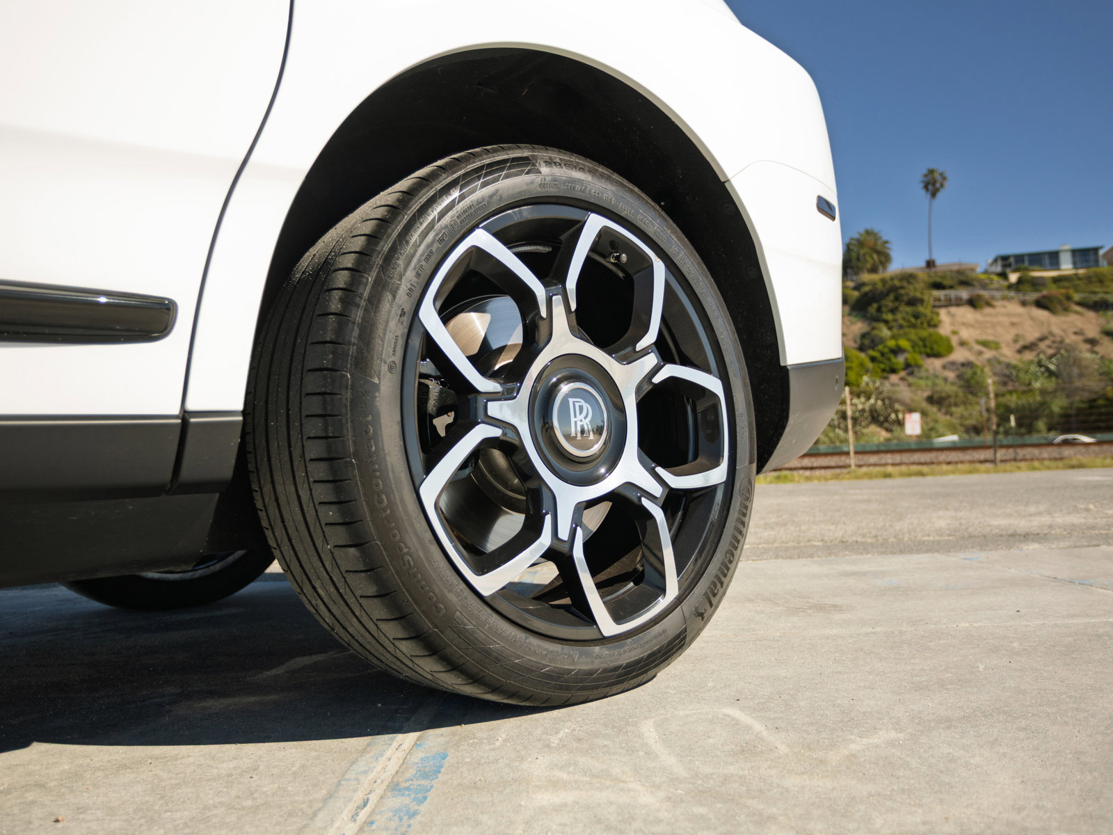 Used 2024 Rolls-Royce Cullinan Black Badge image 25