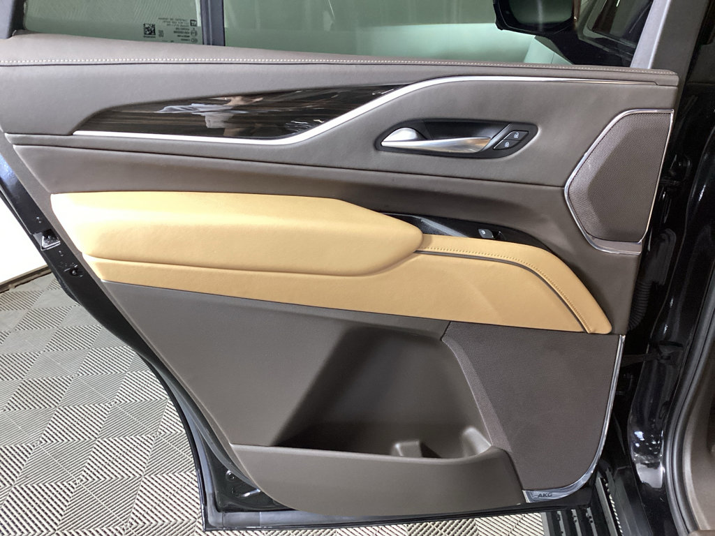 Used 2023 Cadillac Escalade Premium Luxury w/ Performance Package image 18