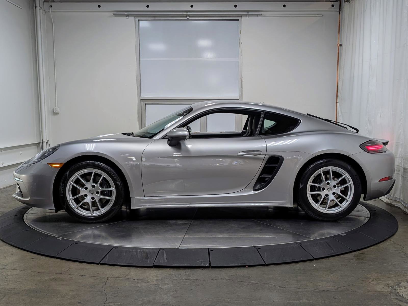 Used 2022 Porsche 718 Cayman image 6