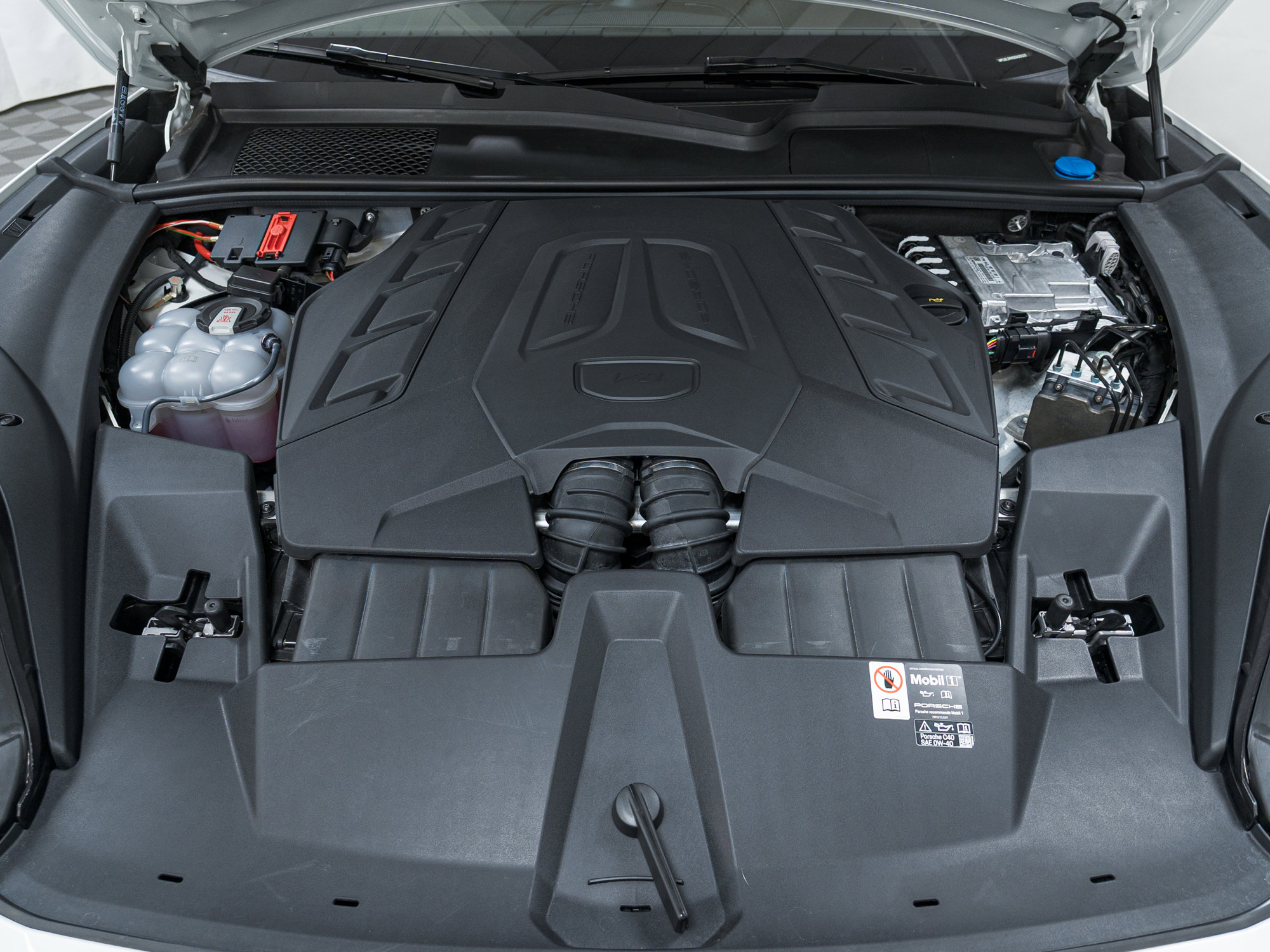 Used 2025 Porsche Cayenne S image 12