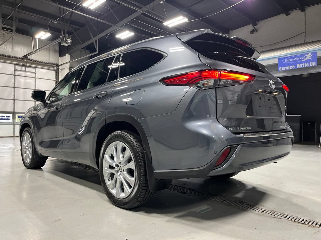 Used 2020 Toyota Highlander Limited AWD/4WD image 5