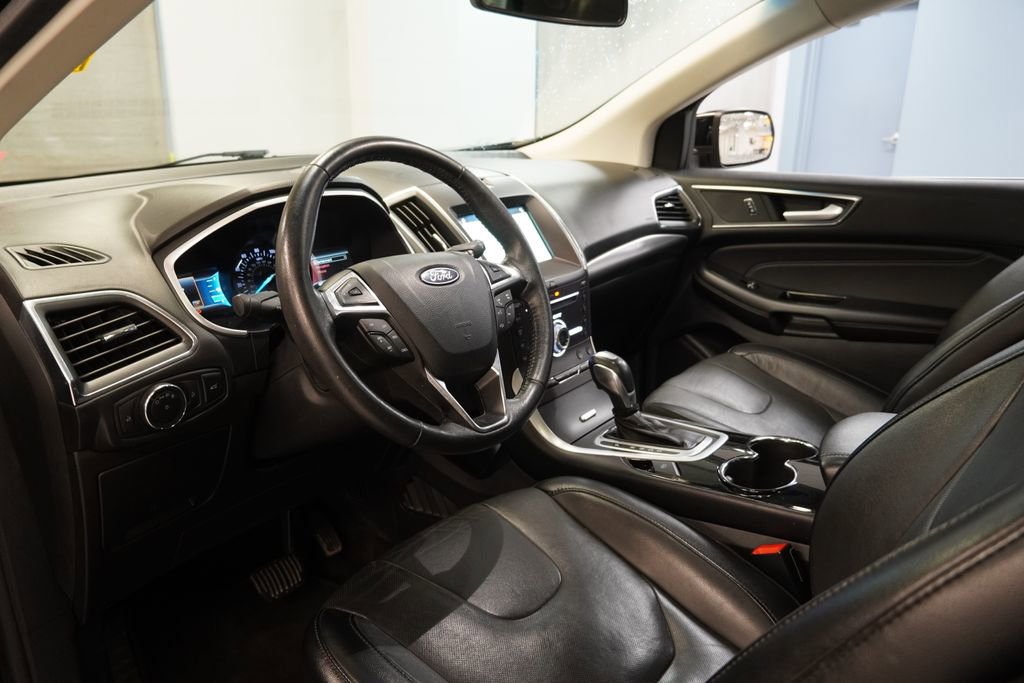 Used 2018 Ford Edge Titanium w/ Equipment Group 301A AWD/4WD image 7