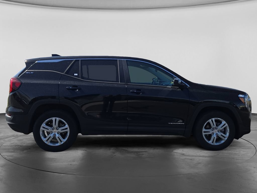 Used 2024 GMC Terrain SLE FWD image 10