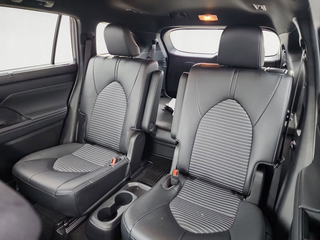 Certified 2023 Toyota Highlander XSE image 13