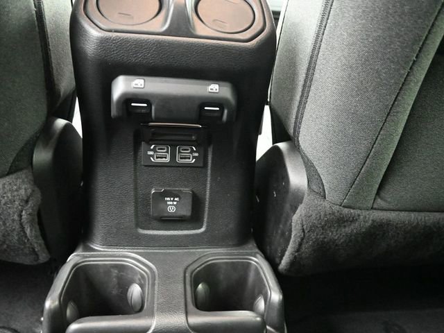 Used 2025 Jeep Wrangler Sahara image 36