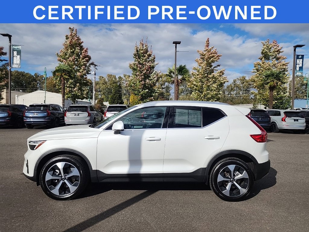 Used 2025 Volvo XC40 B5 Core w/ Protection Package Premier AWD/4WD image 2