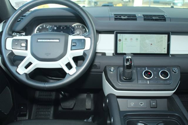Used 2023 Land Rover Defender 110 image 4