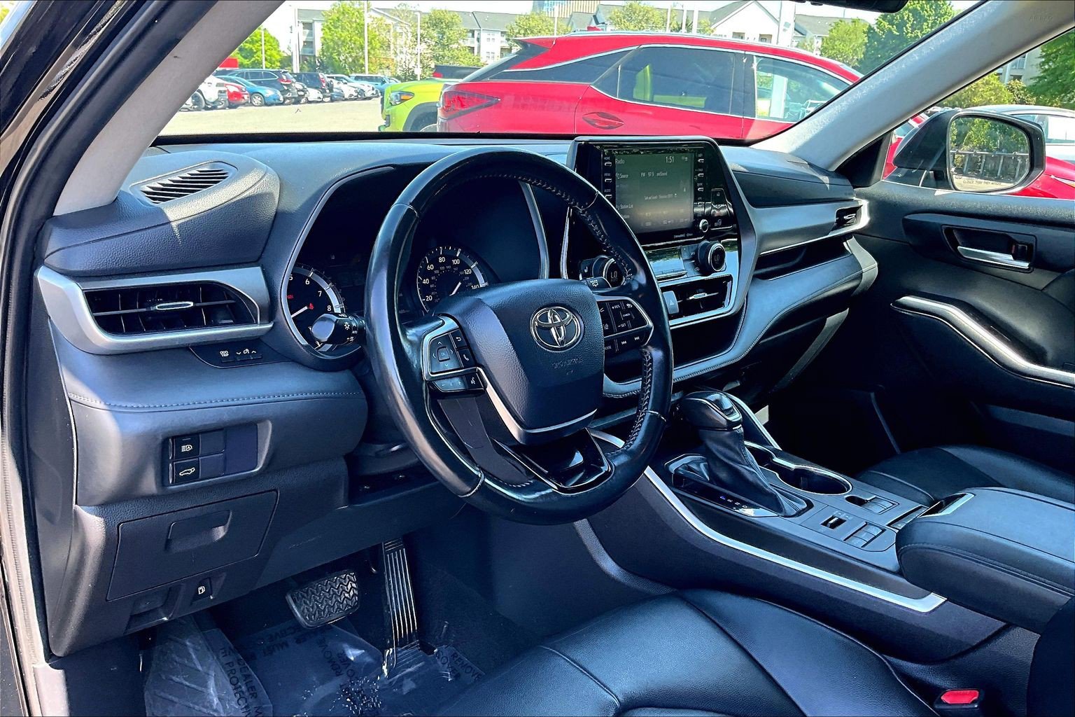 Used 2021 Toyota Highlander XLE image 13