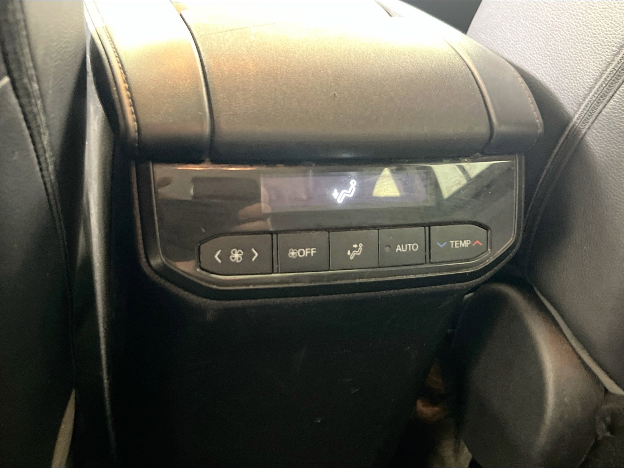 Used 2023 Toyota Highlander XLE AWD/4WD image 25