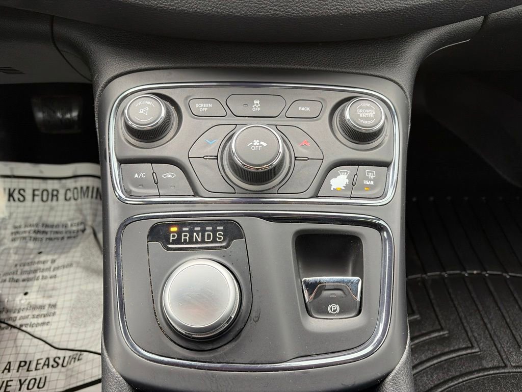 Used 2016 Chrysler 200 S FWD image 8