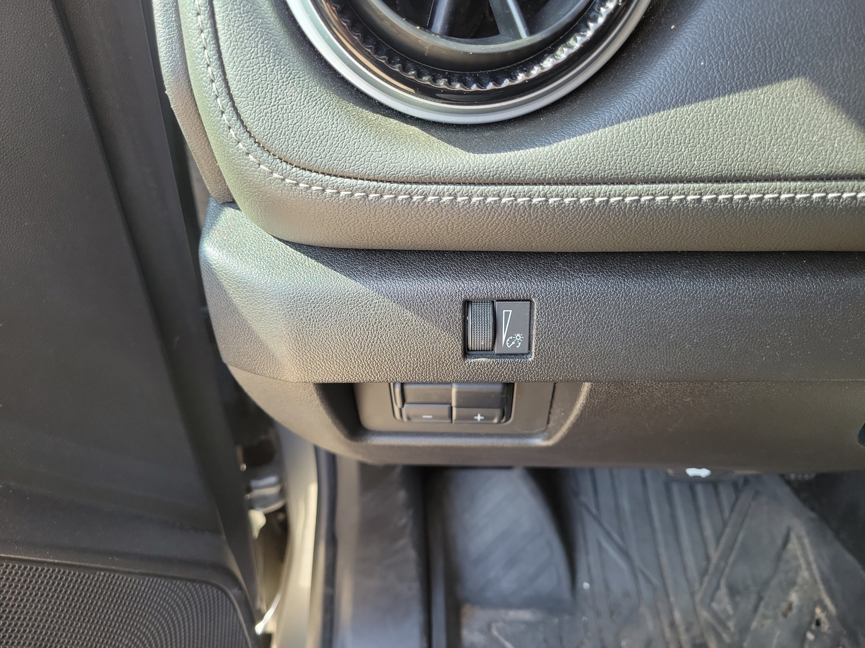 Used 2023 Chevrolet Colorado LT w/ LT Convenience Package II RWD image 25