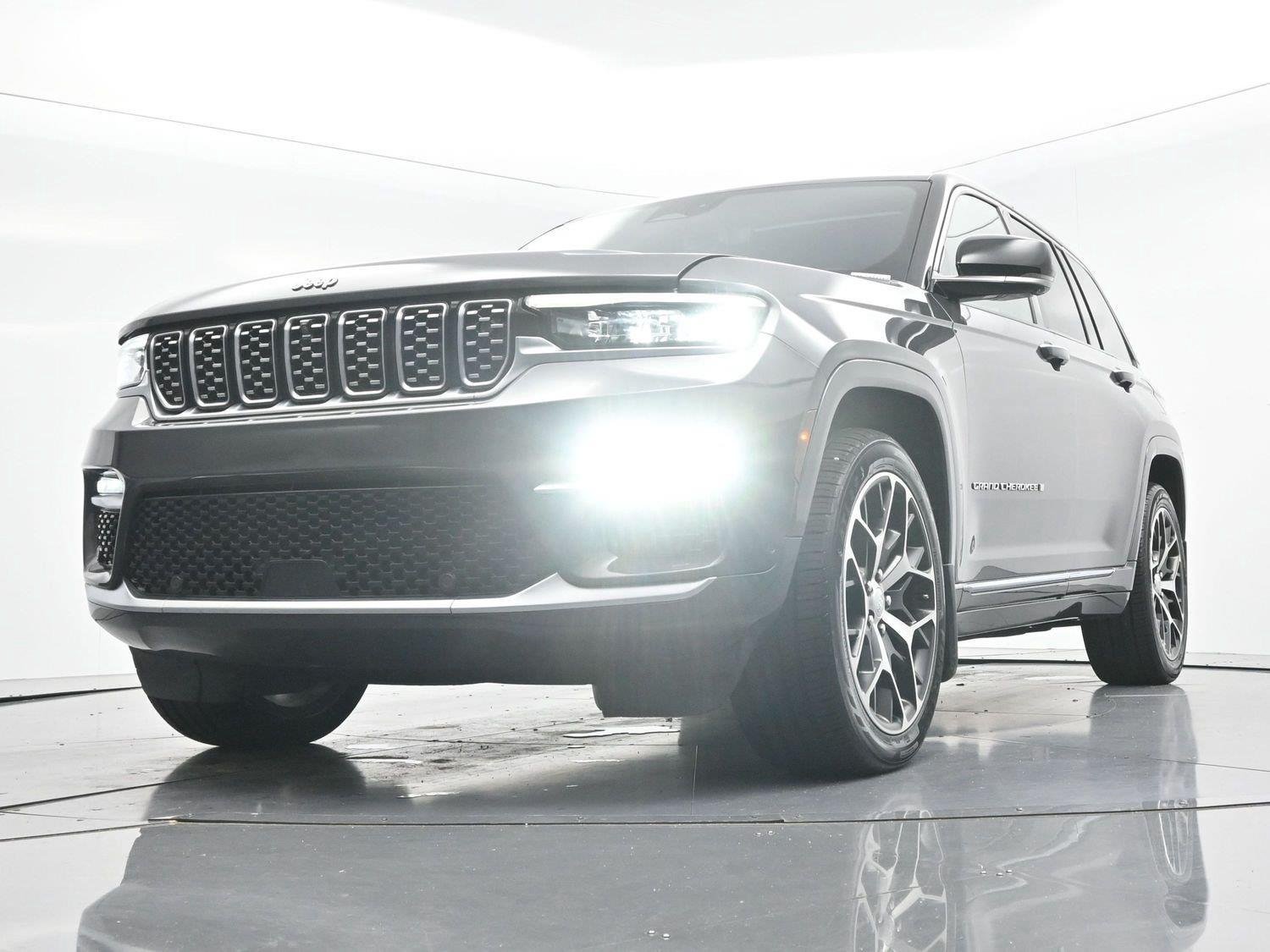 Used 2022 Jeep Grand Cherokee Summit AWD/4WD image 41