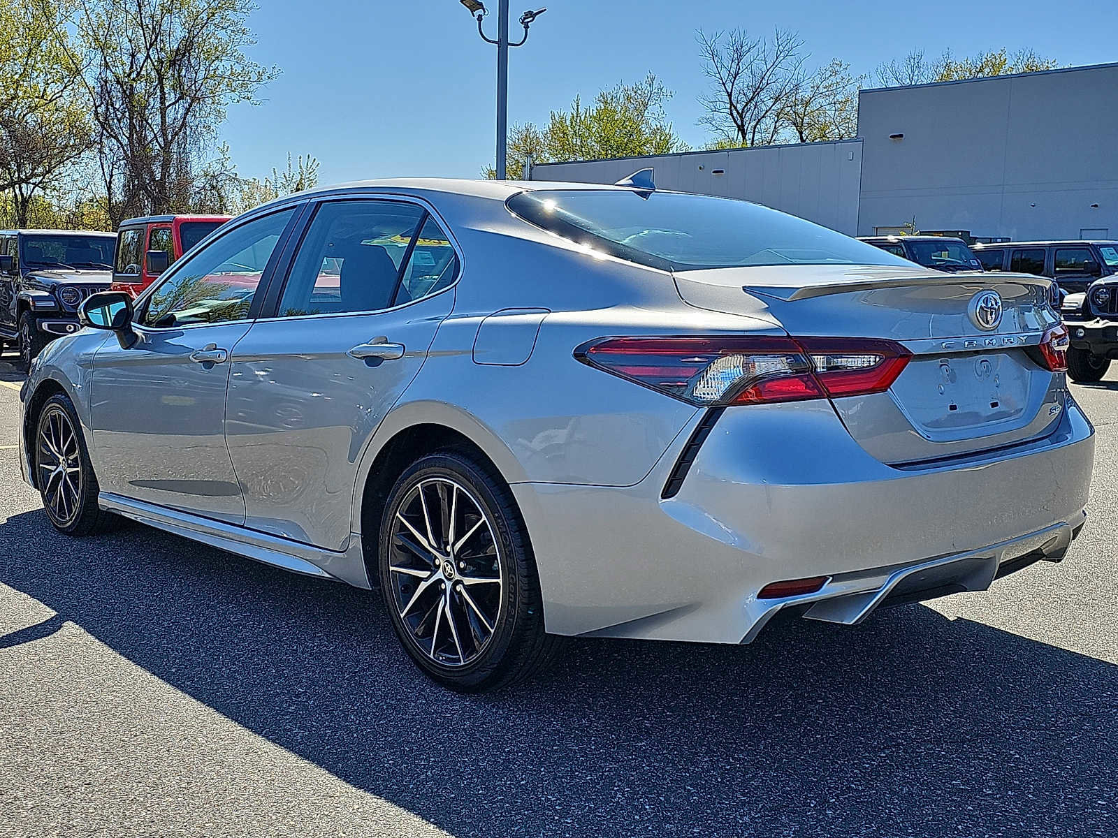 Used 2024 Toyota Camry SE FWD image 4