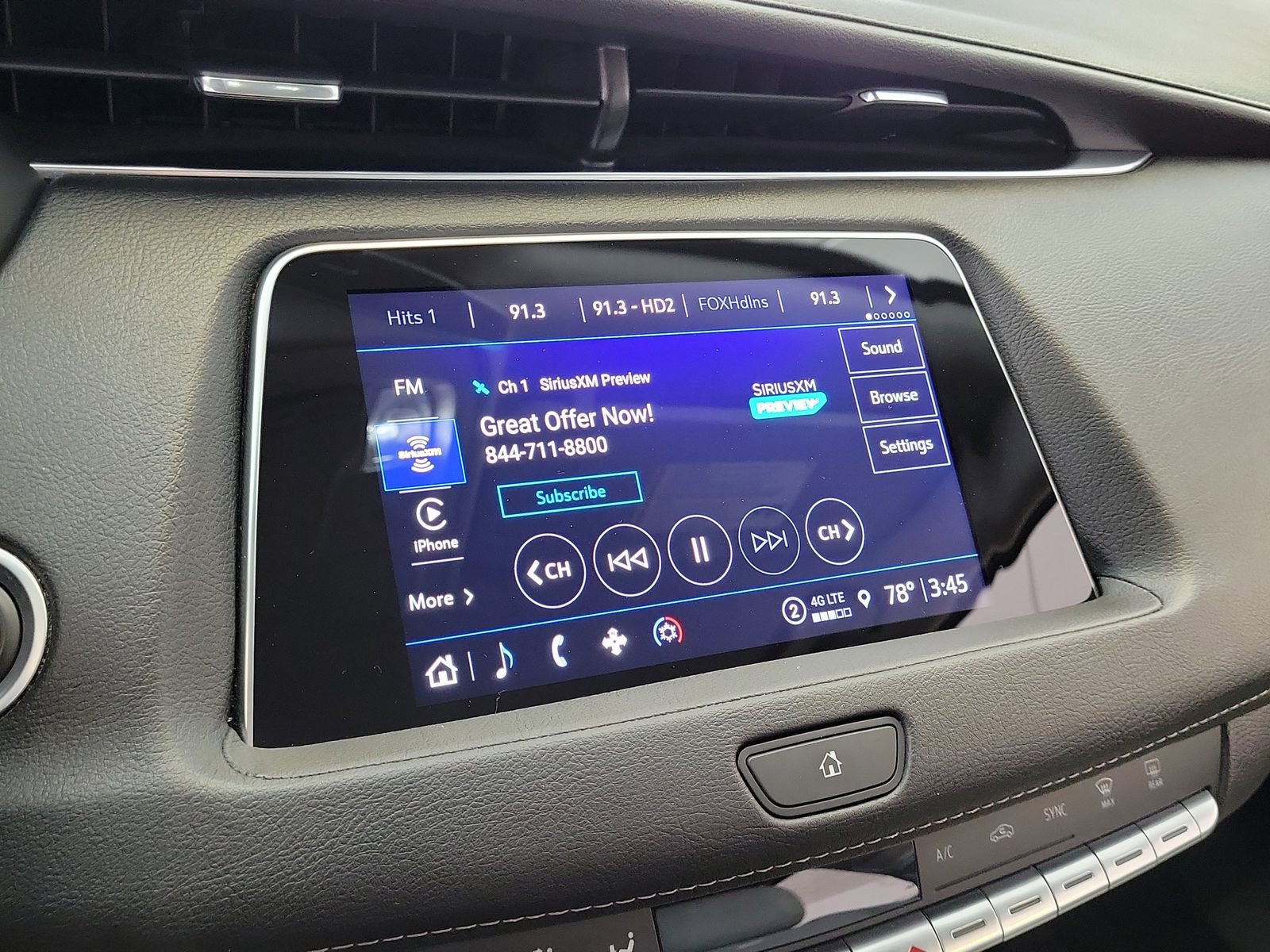 Used 2022 Cadillac XT4 Luxury w/ Driver Awareness Package FWD image 24
