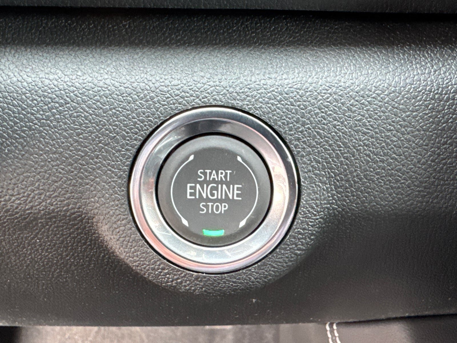 Used 2026 GMC Terrain Denali w/ LPO, Black Badging Package AWD/4WD image 32
