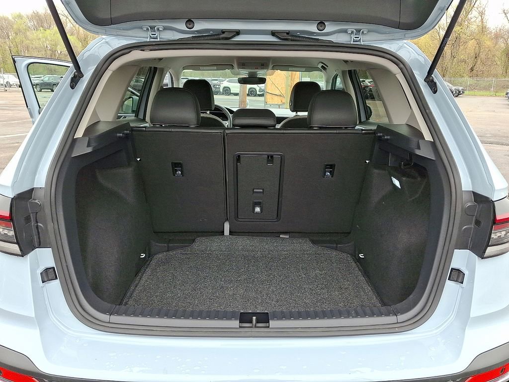 Used 2025 Volkswagen Taos SE image 29