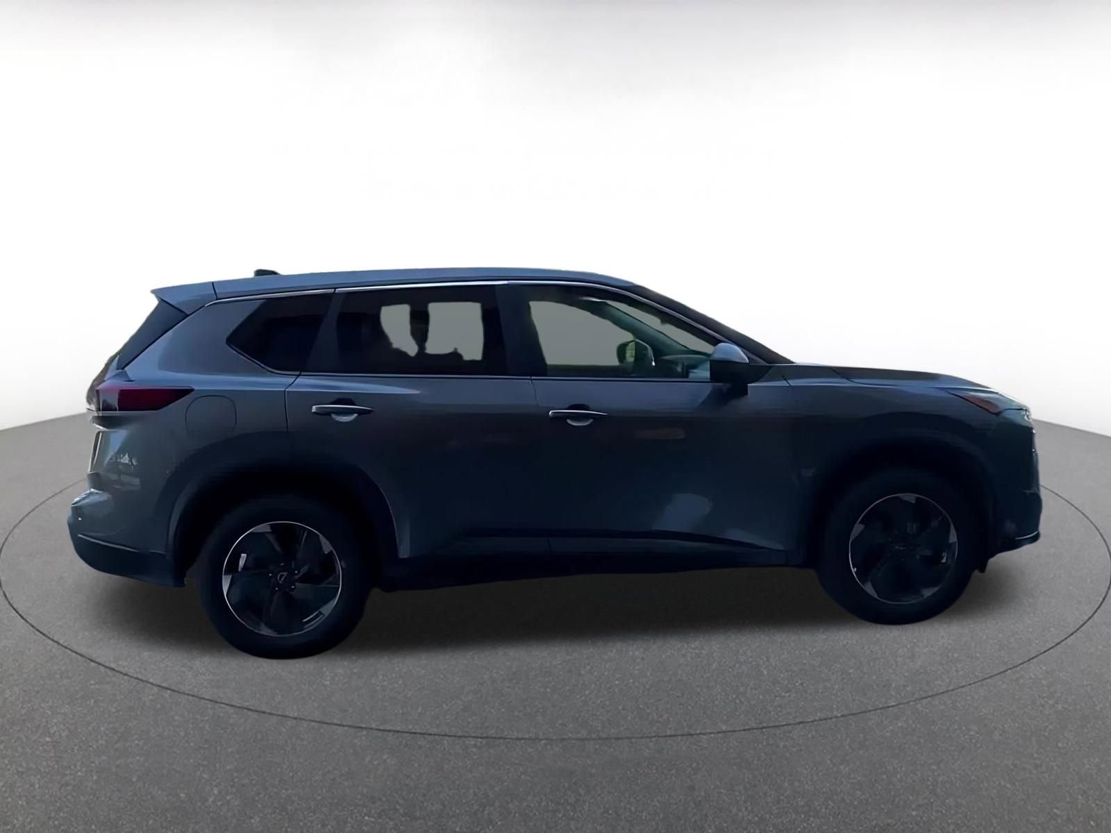 Used 2025 Nissan Rogue SV FWD image 16