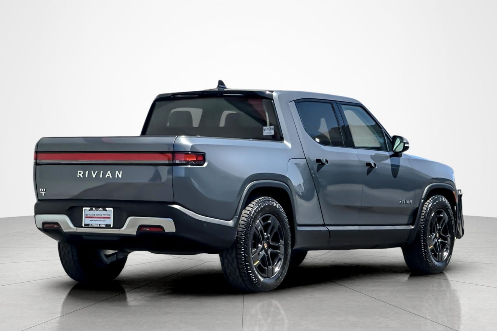 Used 2024 Rivian R1T Adventure Dual AWD/4WD image 5