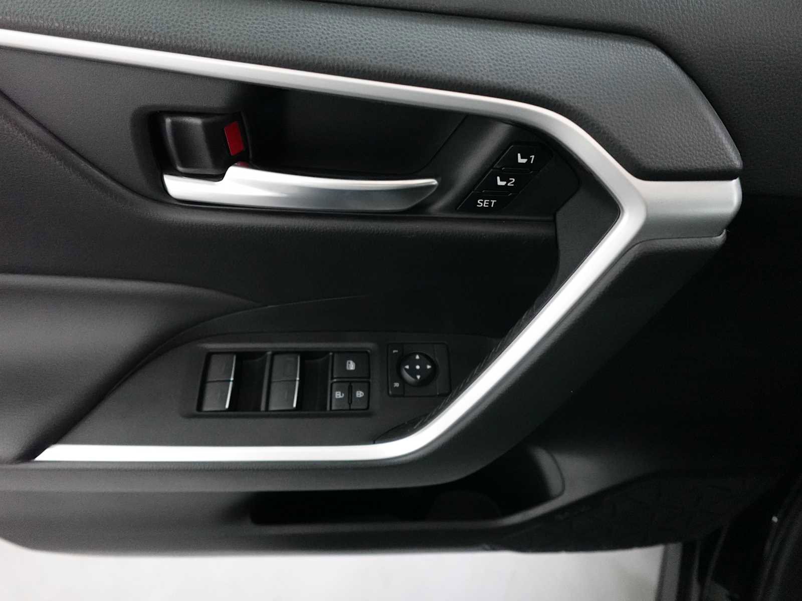 Used 2023 Toyota RAV4 XLE Premium image 11