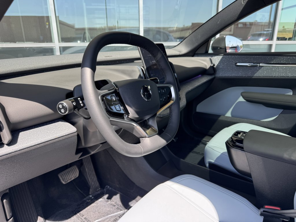 Used 2025 Volvo EX30 Ultra image 28