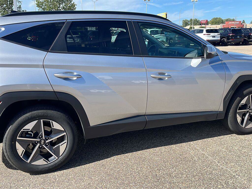 Certified 2025 Hyundai Tucson SEL AWD/4WD image 12