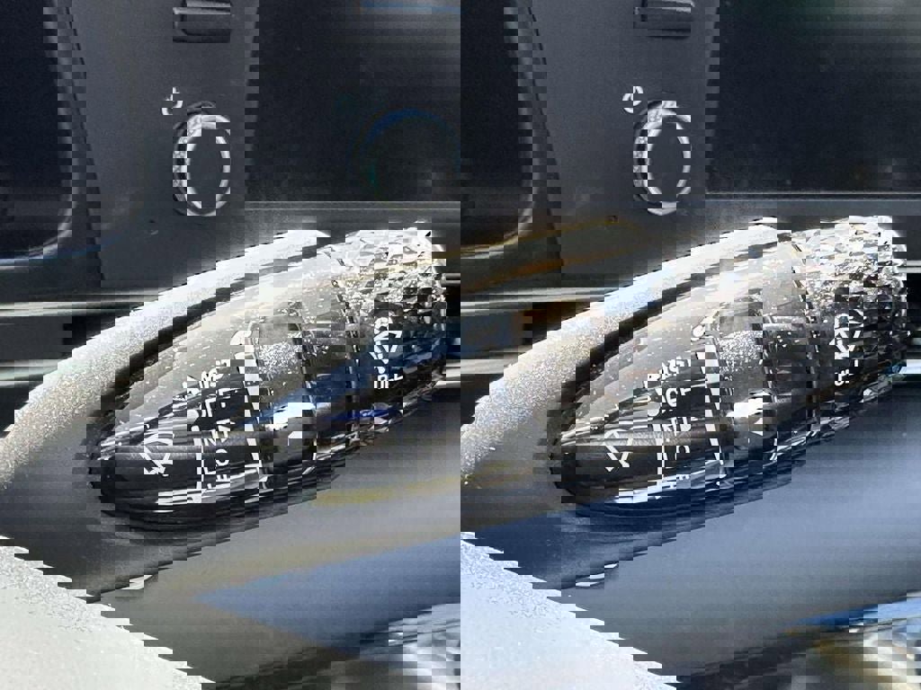 Used 2022 Hyundai Elantra SEL FWD image 27