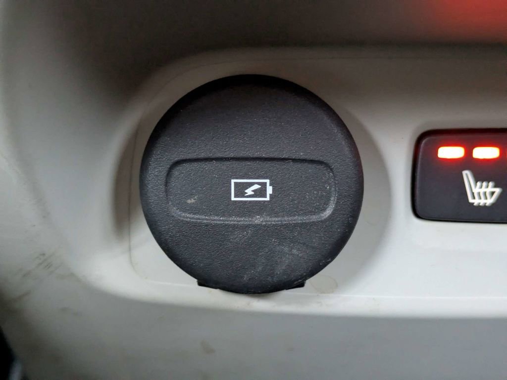 Certified 2023 Volvo XC40 B5 Plus w/ Protection Package Premier AWD/4WD image 18
