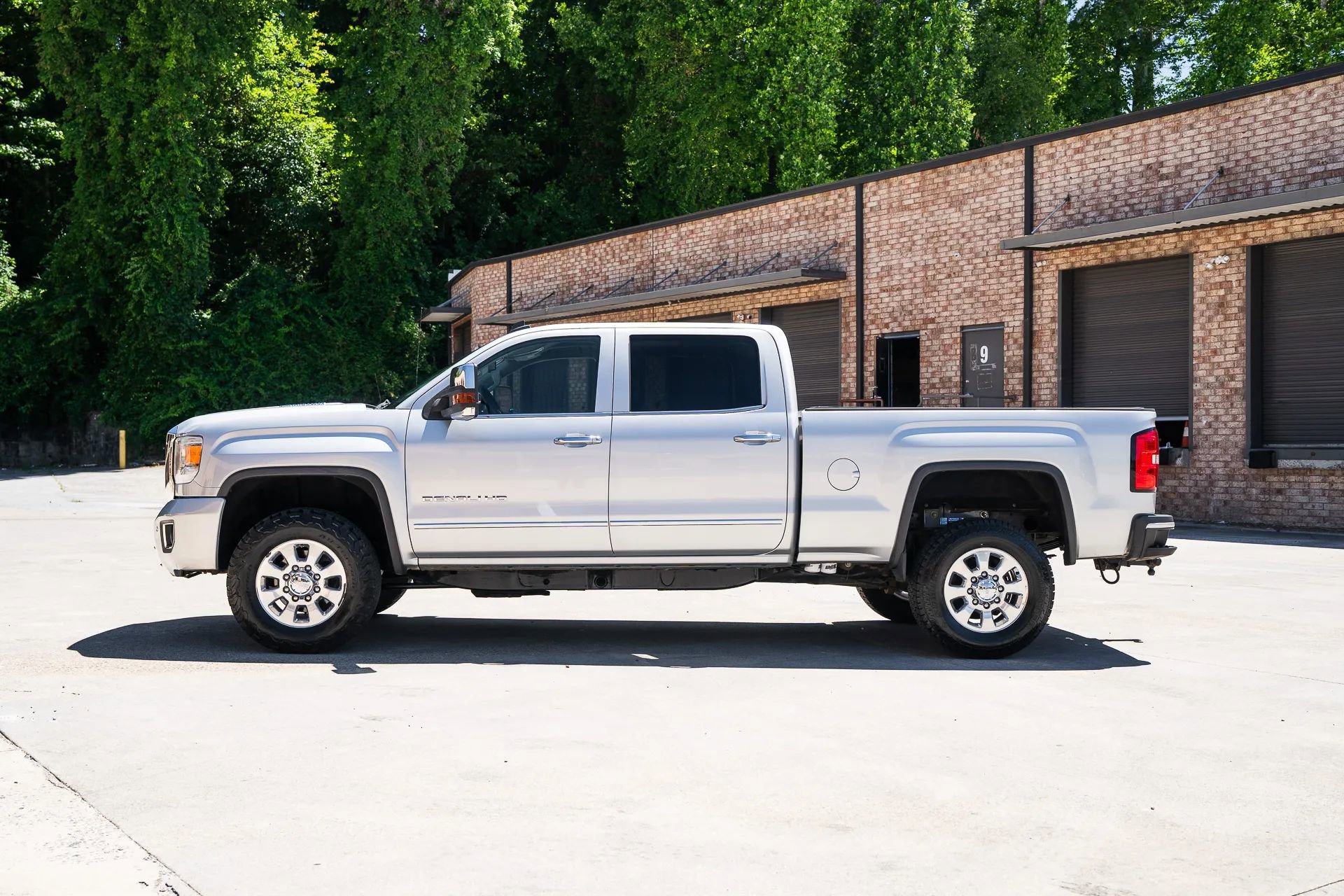 Used 2015 GMC Sierra 2500 Denali w/ Duramax Plus Package AWD/4WD image 4