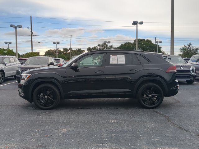 Used 2025 Volkswagen Atlas Cross Sport SEL R-Line AWD/4WD image 9