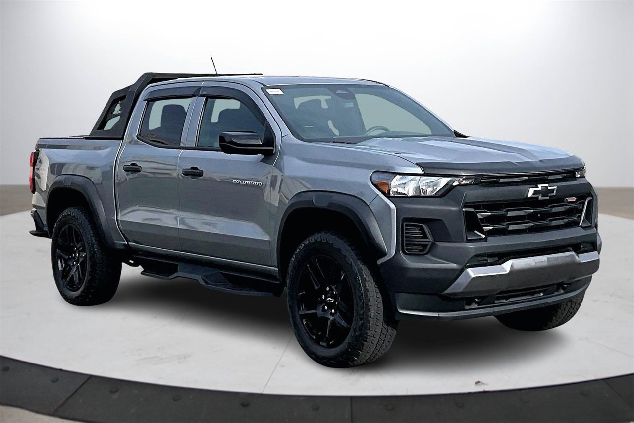 Used 2023 Chevrolet Colorado Trail Boss w/ Technology Package image 2