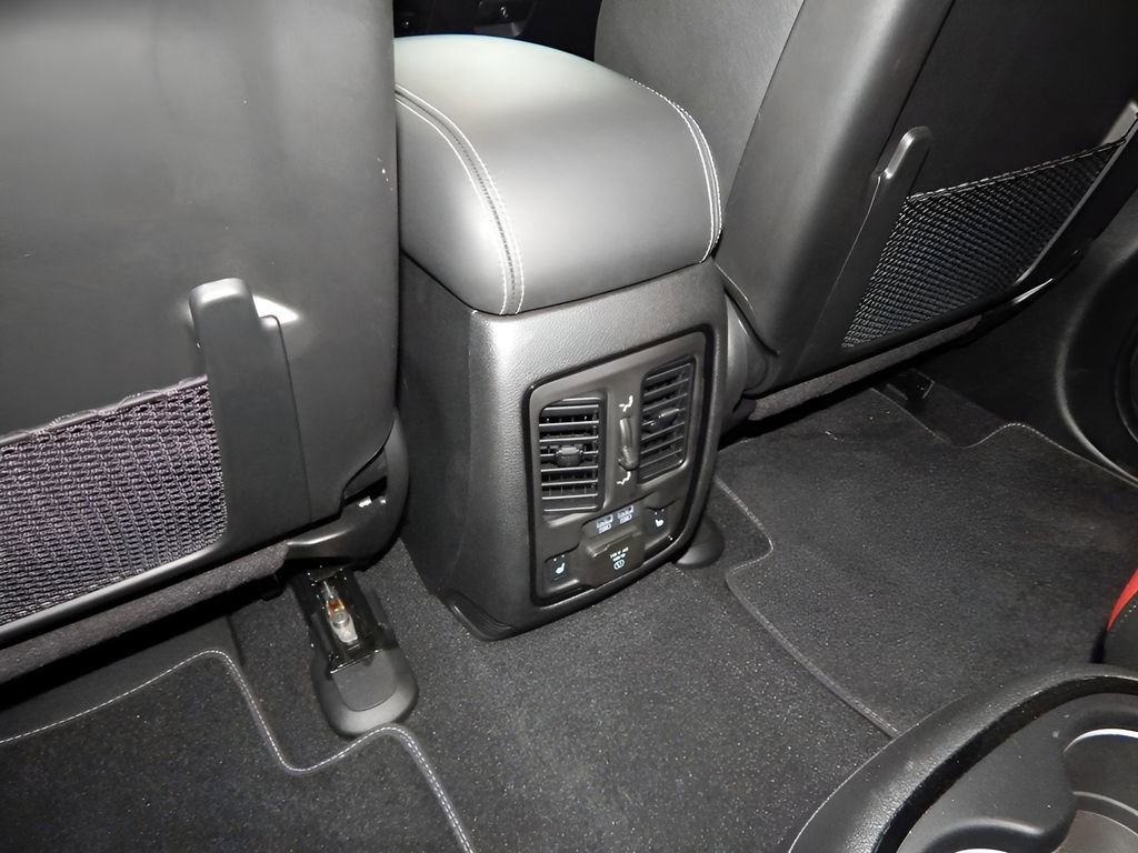 Used 2024 Dodge Durango SRT AWD/4WD image 30
