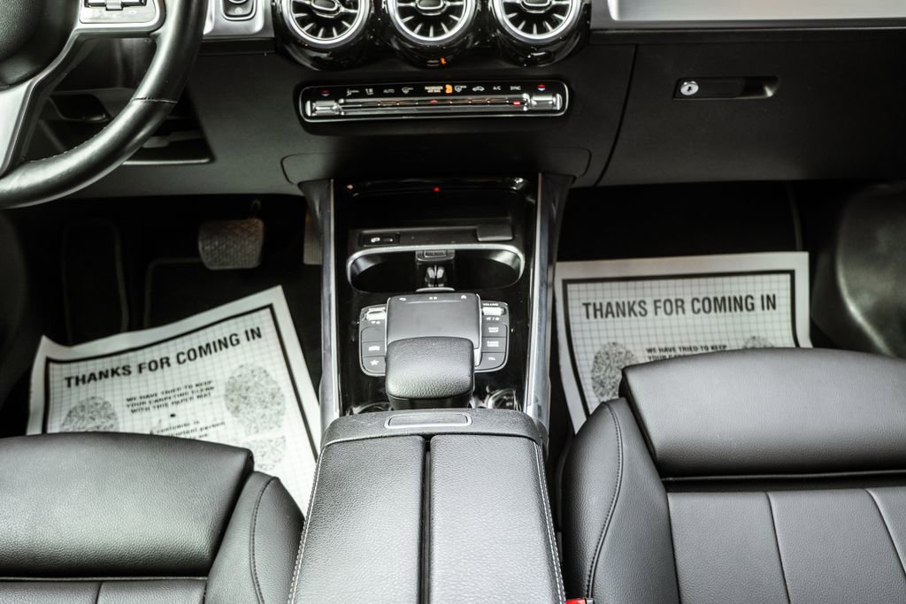 Used 2022 Mercedes-Benz GLB 250 4MATIC w/ Premium Package Lite image 11