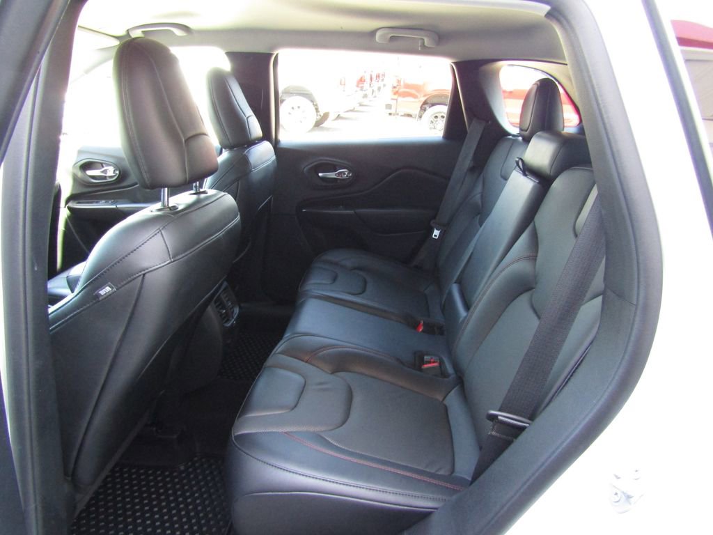 Used 2022 Jeep Cherokee Trailhawk w/ Premium Leather Package AWD/4WD image 32