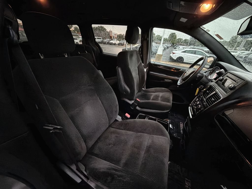 Used 2016 Dodge Grand Caravan SE FWD image 24