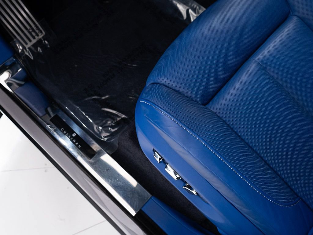 Used 2023 Rolls-Royce Cullinan image 13